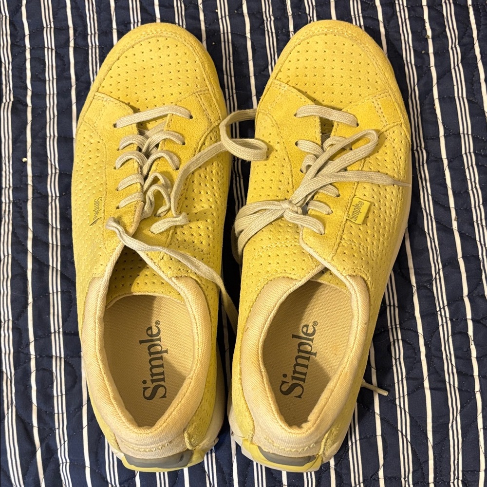 Simple Lemon Lace-Up Shoes